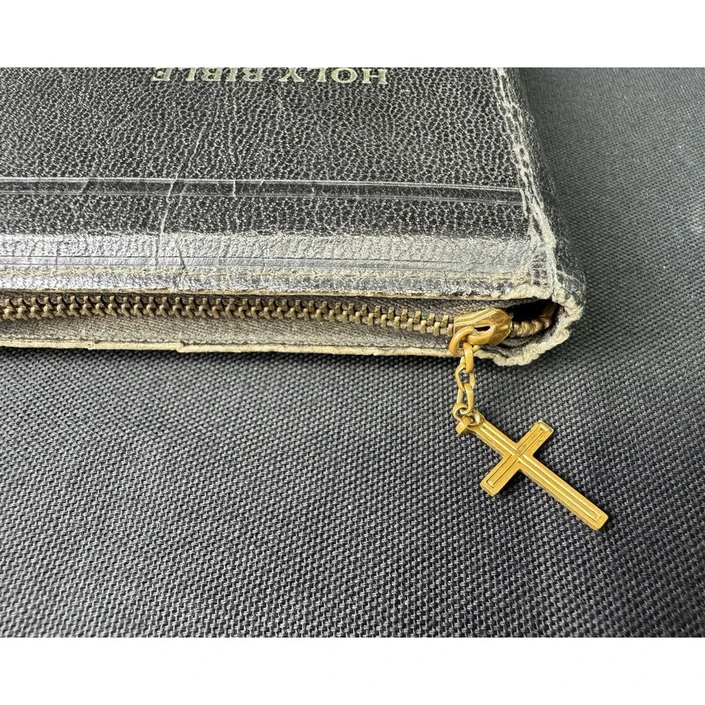 Vintage Holy Bible Black Cover With Zipper 4 1/2